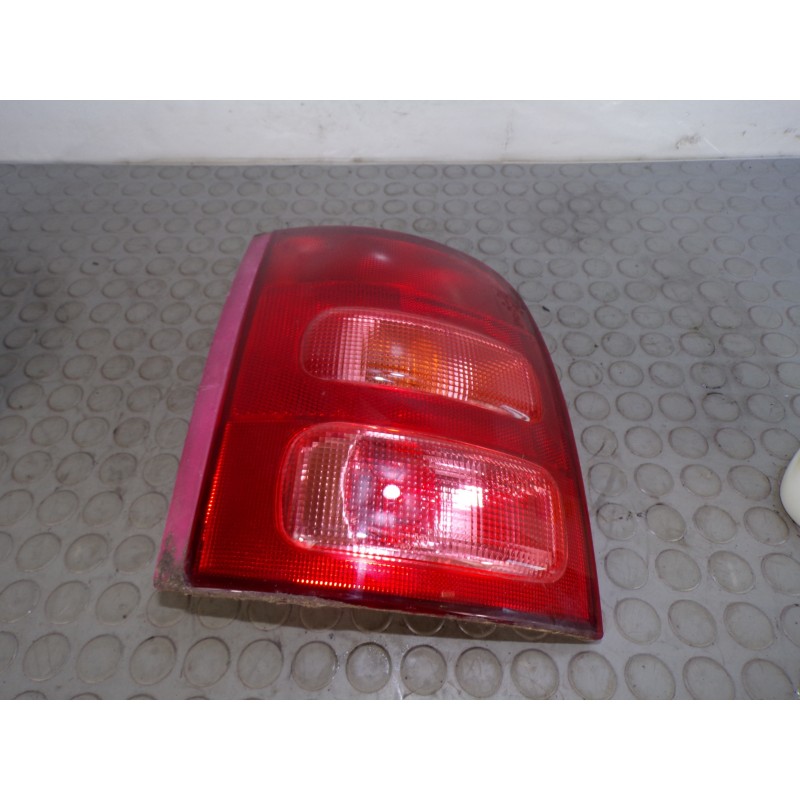 Fanale fanalino stop post dx Nissan Micra K11 del 2000 cod 08-215-19  1679582713029