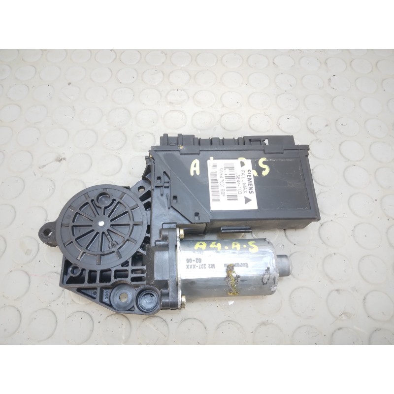 Motorino alzavetro ant sx Audi A4 B6 8E Avant dal 2000 al 2004 cod 0130821765 5wk47001bbf  1701789946792