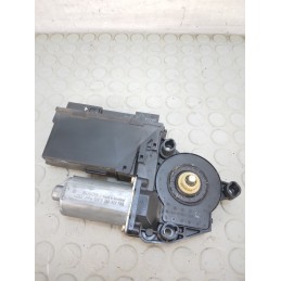 Motorino alzavetro ant sx Audi A4 B6 8E Avant dal 2000 al 2004 cod 0130821765 5wk47001bbf  1701789946792