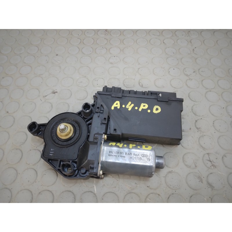 Motorino alzavetro post dx Audi A4 B6 8E Avant dal 2000 al 2004 cod 0130821766 5wk47011bbf  1701790559288