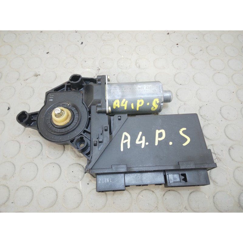 Motorino alzavetro post sx Audi A4 B6 8e Audi A4 Avant dal 2000 al 2004 cod 0130821767 5wk47009bbf  1701791996501