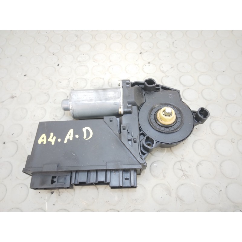 Motorino alzavetro ant dx Audi A4 B6 8E Avant dal 2000 al 2004 cod 0130821764  1701792242959