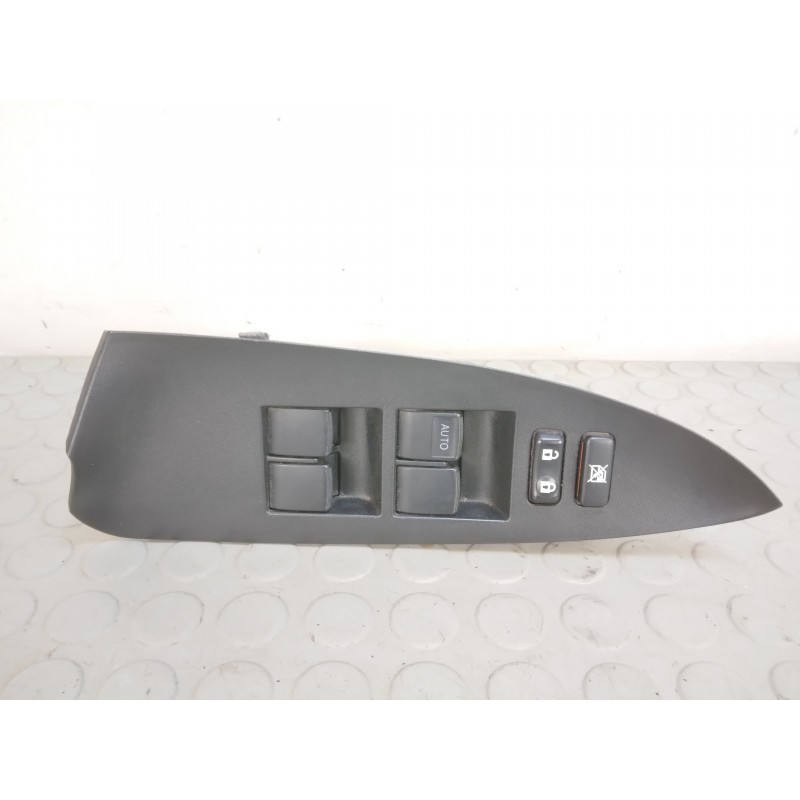 Pulsantiera alzavetro ant sx Nissan Qashqai dal 2006 al 2014 I serie cod 74232-42070  1705481374532