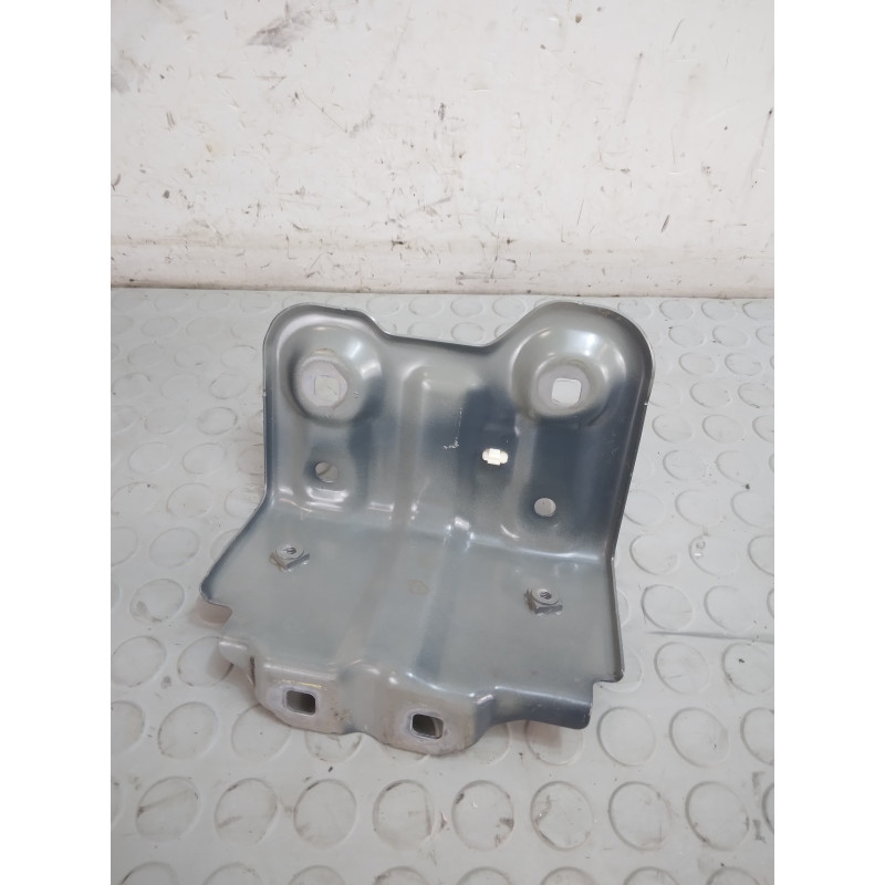 Supporto staffa montaggio parafango destro Renault Captur Hybrid dal 2019 al 2024 cod 63508999r  1741359078133