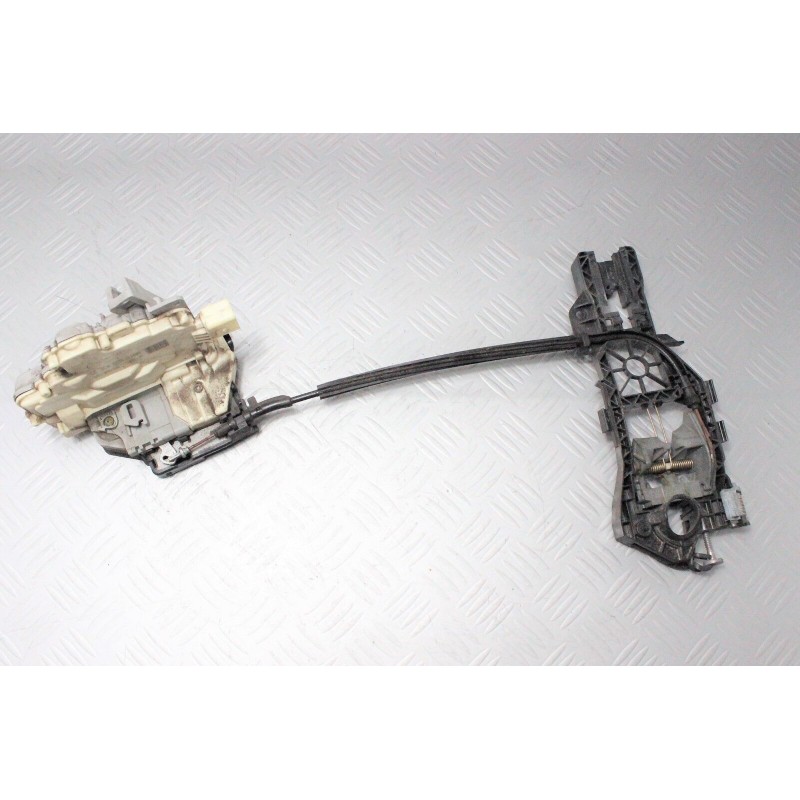 BLOCCO SERRATURA PORTIERA POSTERIORE DX VOLKSWAGEN PASSAT SW DAL 2005 AL 2010  2400000008000