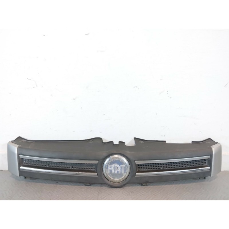 MASCHERINA GRIGLIA ANTERIORE FIAT PANDA 169 DEL 2003 COD. 735353899  2400000086086