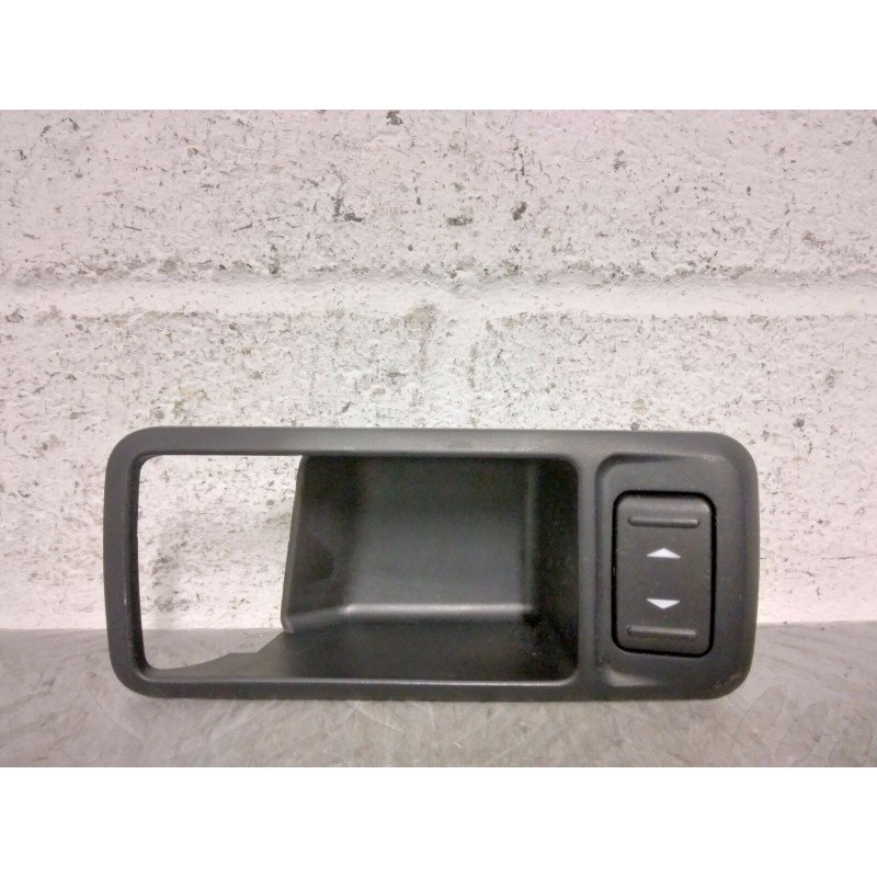 PULSANTIERA ALZAVETRO ALZACRISTALLO POST DX FORD FOCUS DEL 2007 COD 3M51-226A36  2400000100461